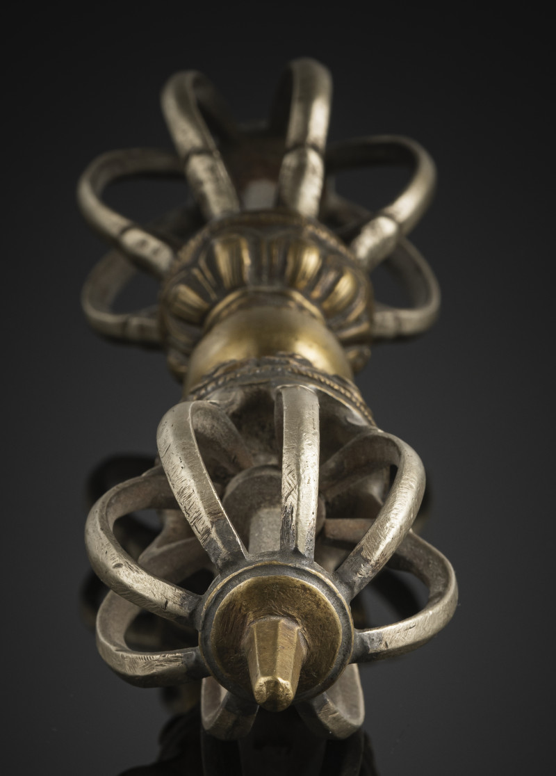 Nine-rayed bronze vajra - 图4