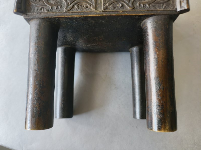 A bronze incense burner in the shape of the 'fang ding' food vessel in archaic style - 图15