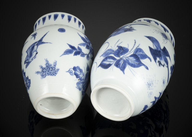Two porcelain vases decorated in underglaze blue with bird/flower decoration - 图3