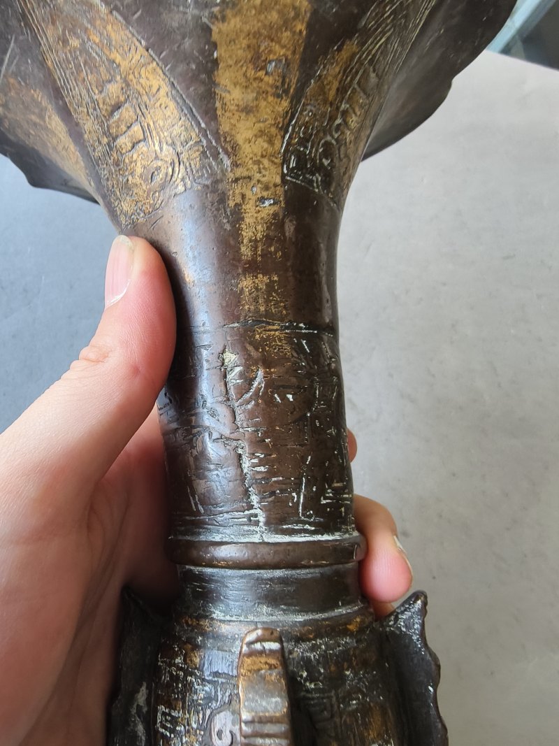 A bronze censer and a part-gilt 'gu'-shaped bronze vase - 图28