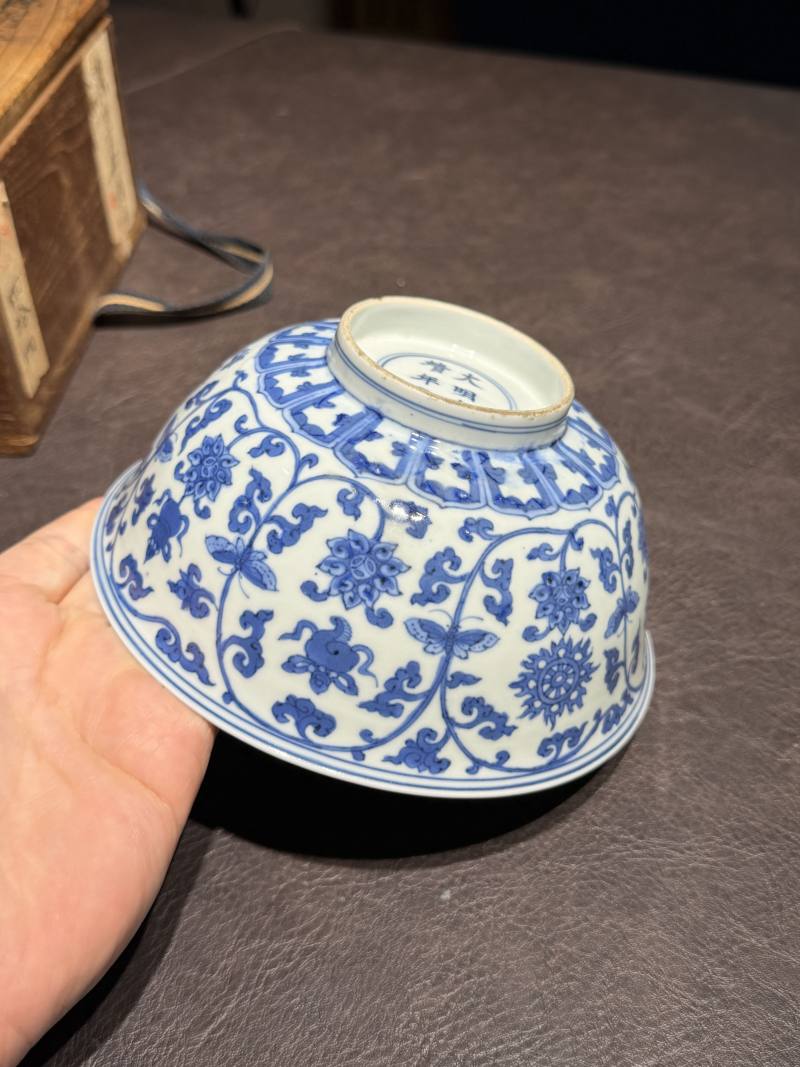 明嘉靖 青花莲托八宝纹碗（老木盒） - 图10