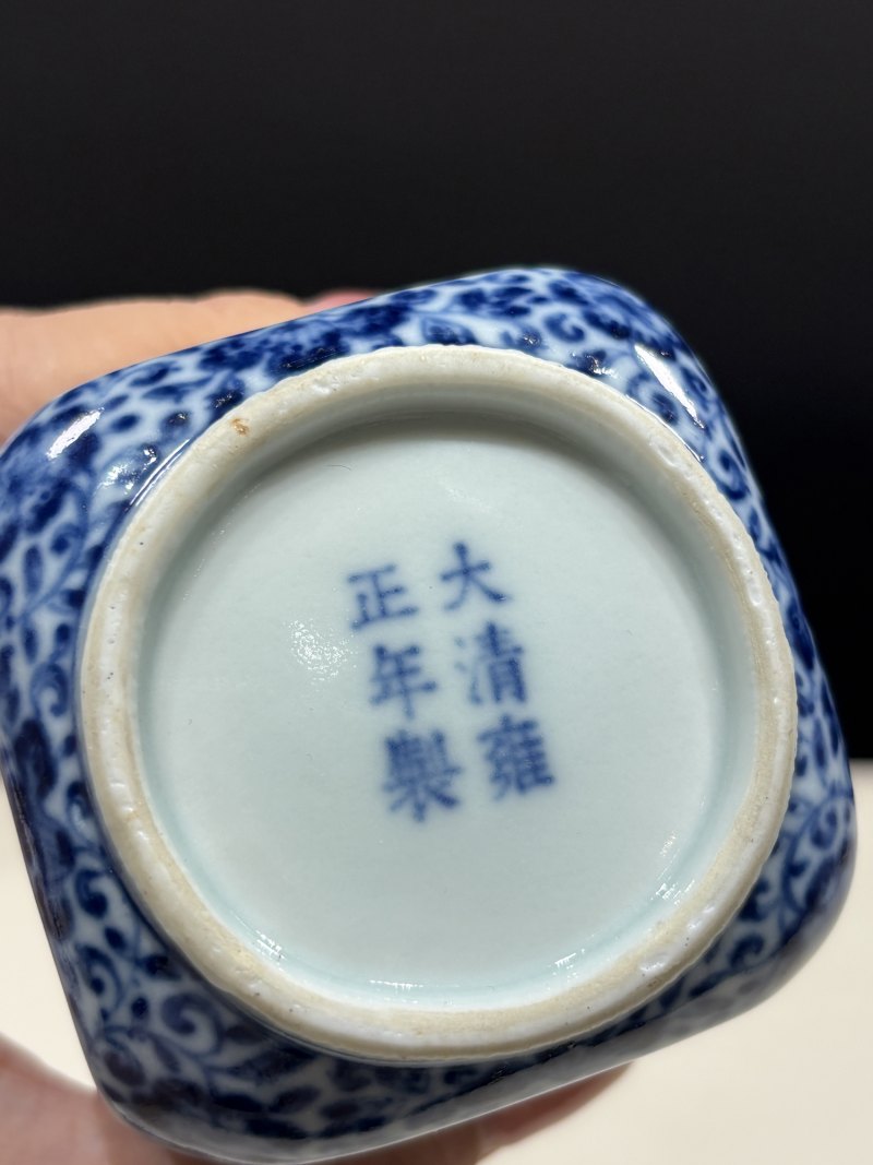 清雍正 青花花卉开光婴戏图方瓶 - 图17