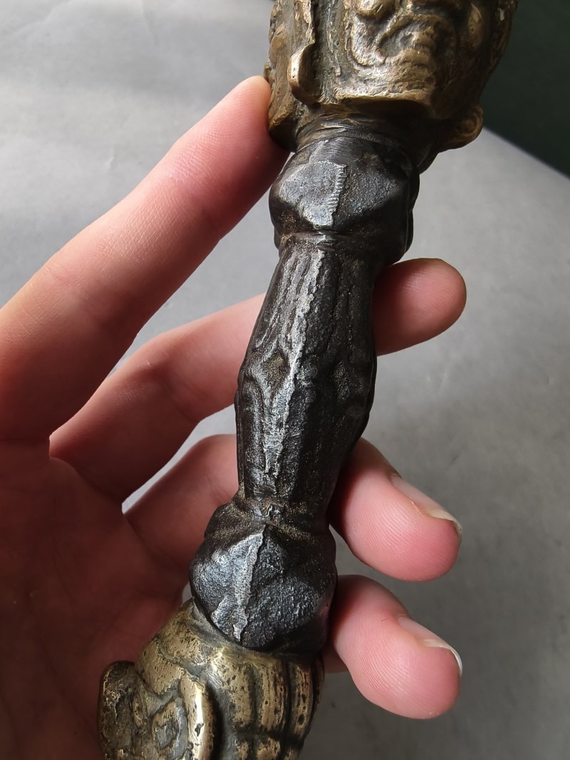 A metal bell (ghanta) and a phurbu - 图31