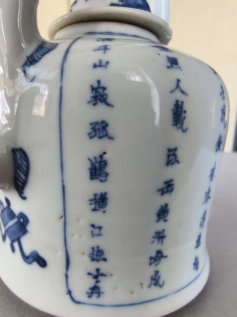 Underglaze blue teapot and cover with a bow handle with figure decoration in a boat and poem inscription - 图20