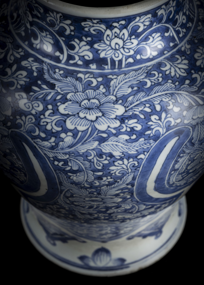 A porcelain vase with dense underglaze blue decoration of blossoms, including lotus - 图6