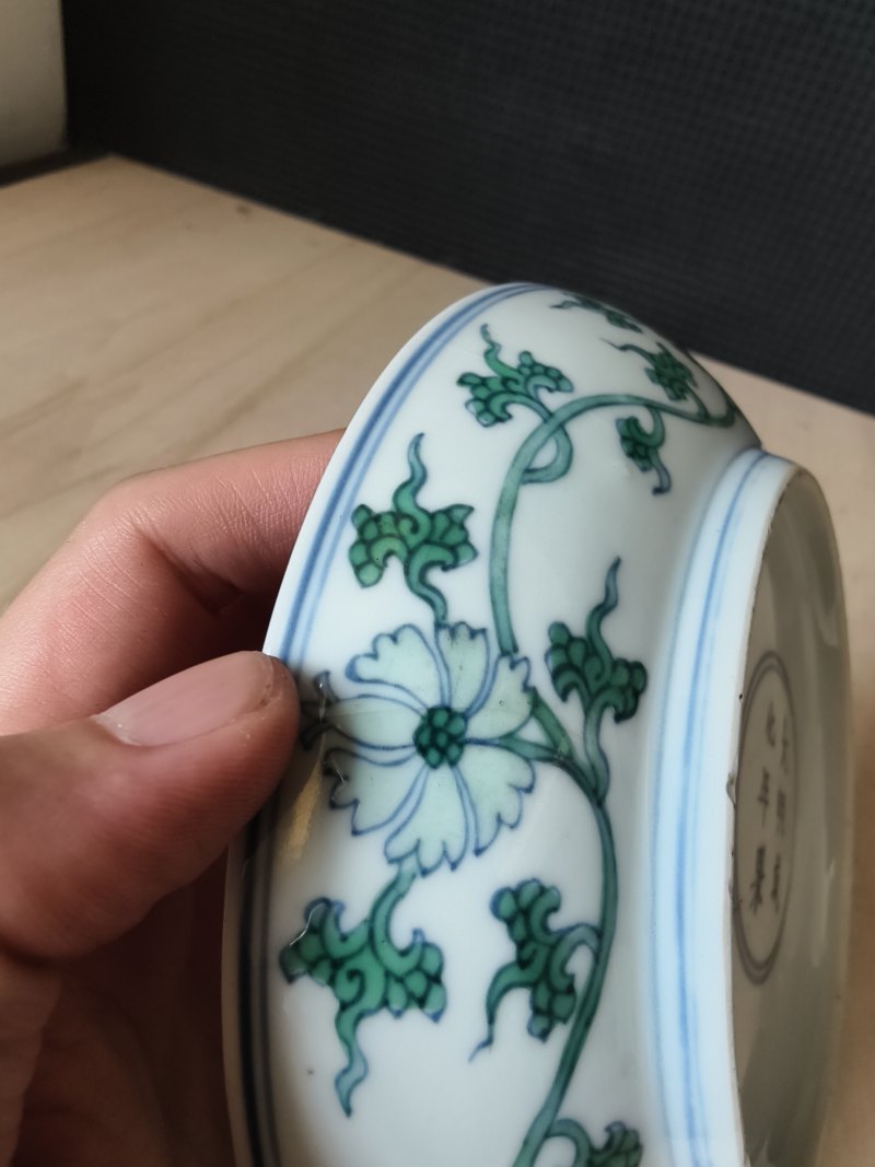A pair of fine 'Doucai' saucers with floral decoration - 图13