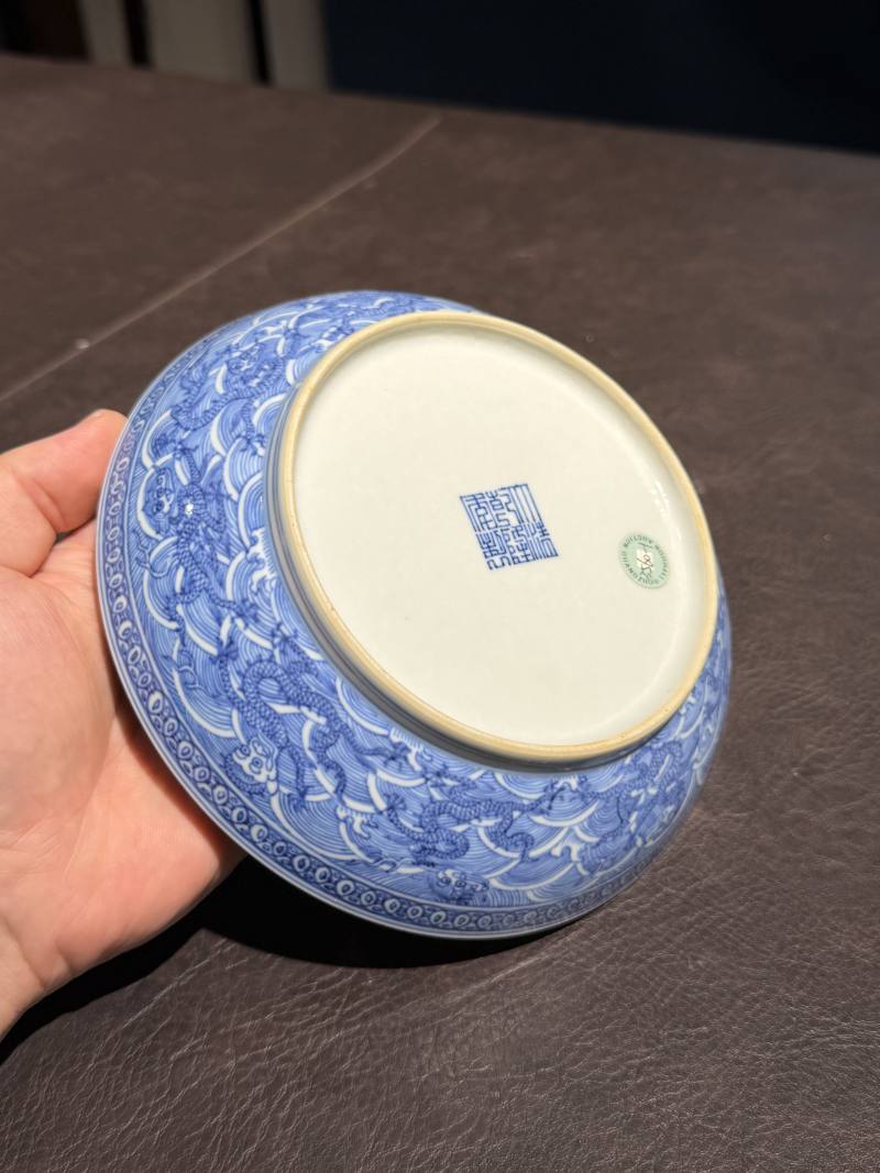 清乾隆 青花海水九龙纹盘 - 图10