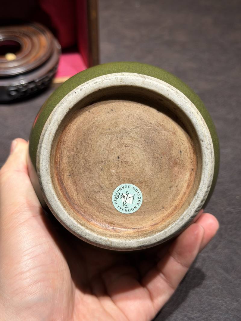 清雍正 茶叶末釉花囊（配木座、老盒） - 图11