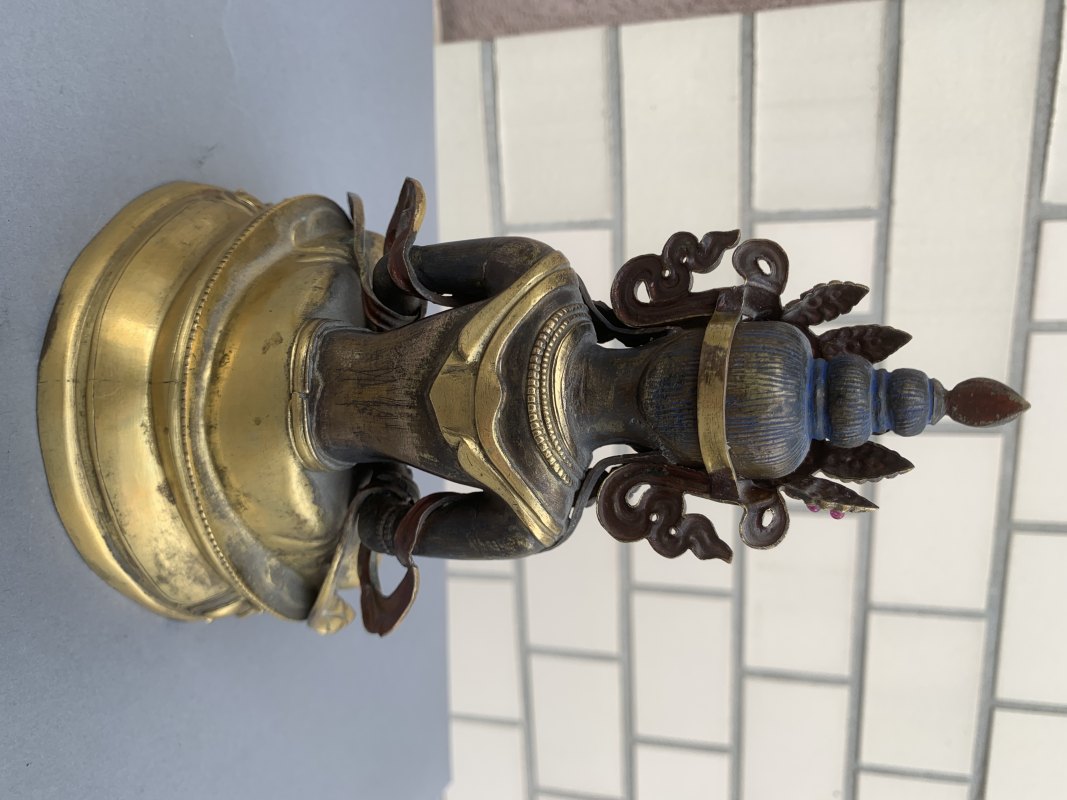 A part-gilt copper repoussé figure of Amitayus with glass and stone inlays - 图8