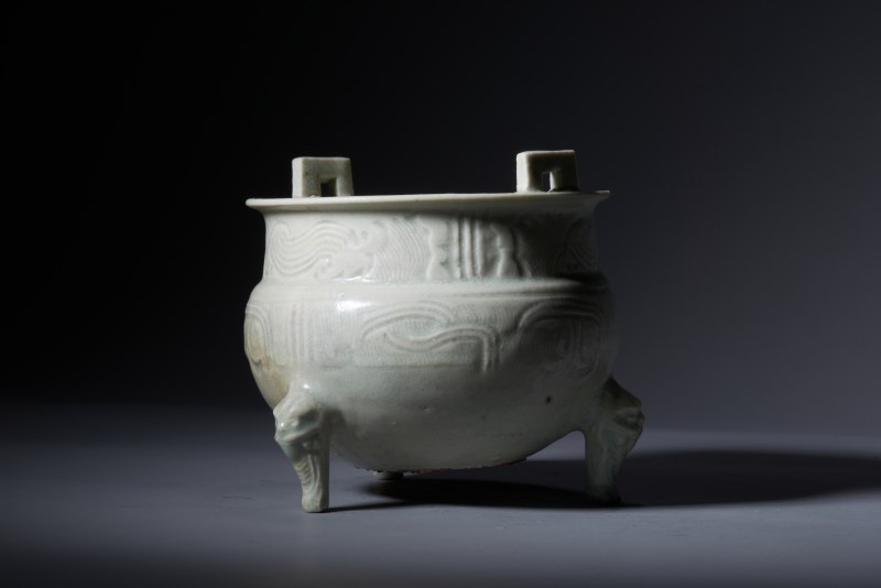 明代 青白釉仿古纹鼎式炉 - 图9