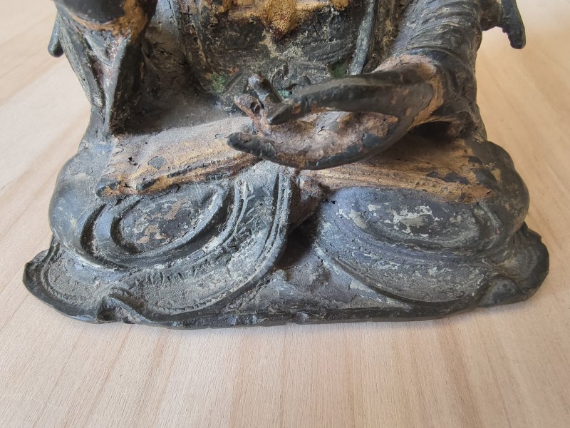 A part-gilt bronze of seated Guanyin - 图15