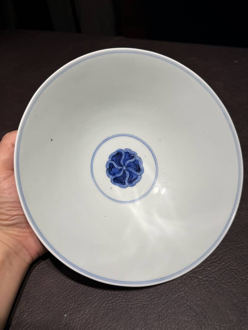 清雍正 仿宣德青缠枝莲纹斗笠大碗 - 图6
