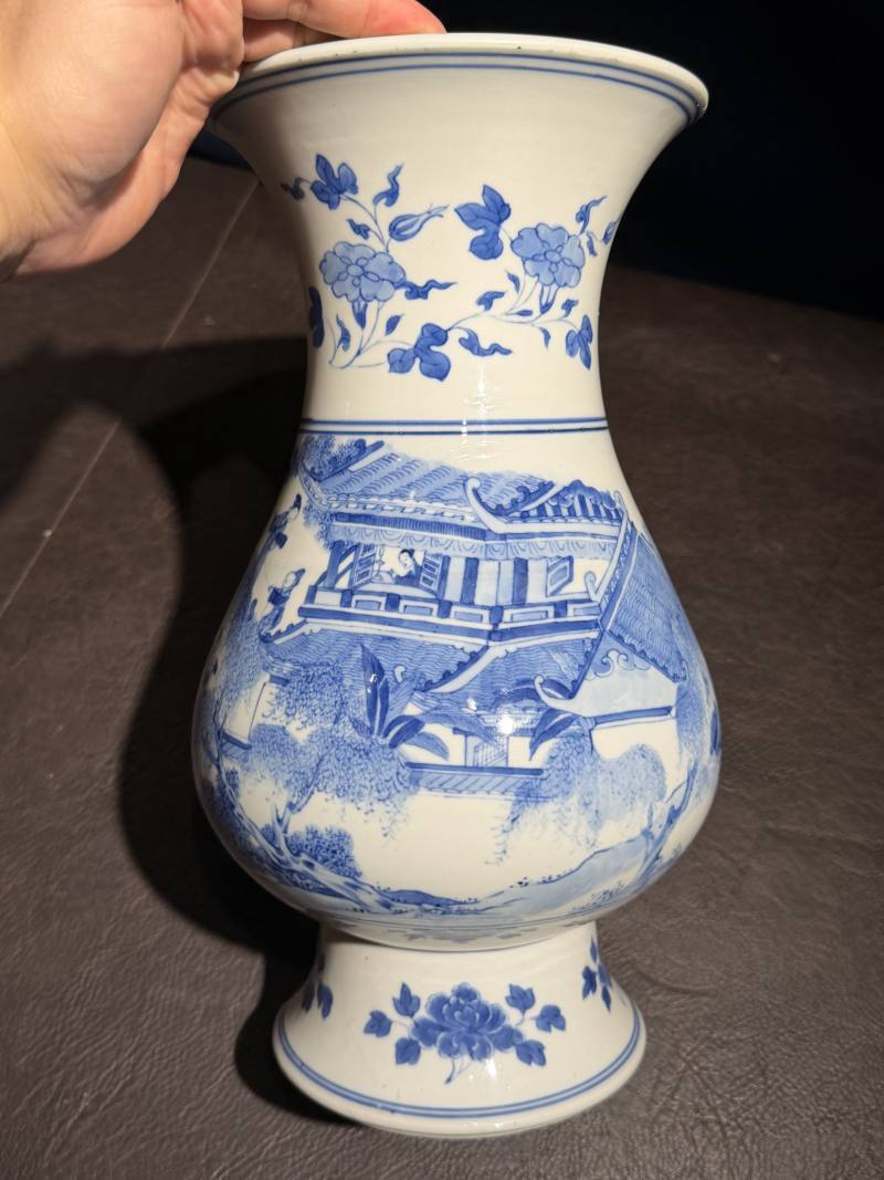 清康熙 青花庭院“杨柳荡千”图琵琶尊 - 图9