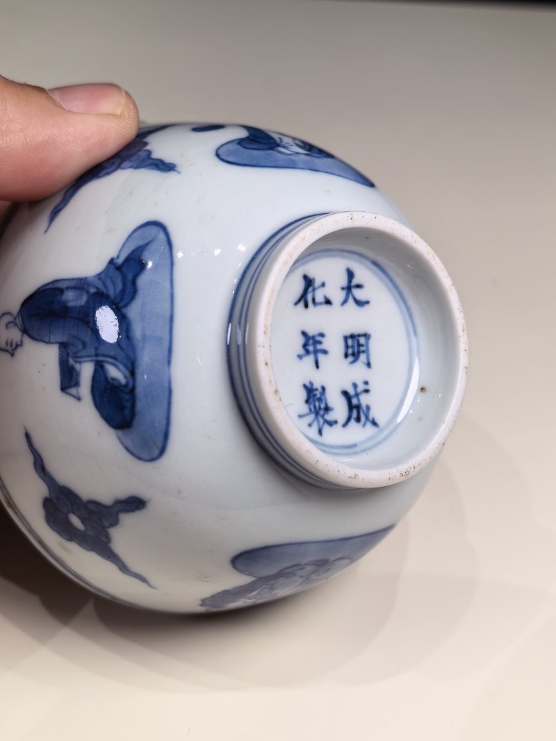 明晚期 青花罗汉诵经图杯 - 图9