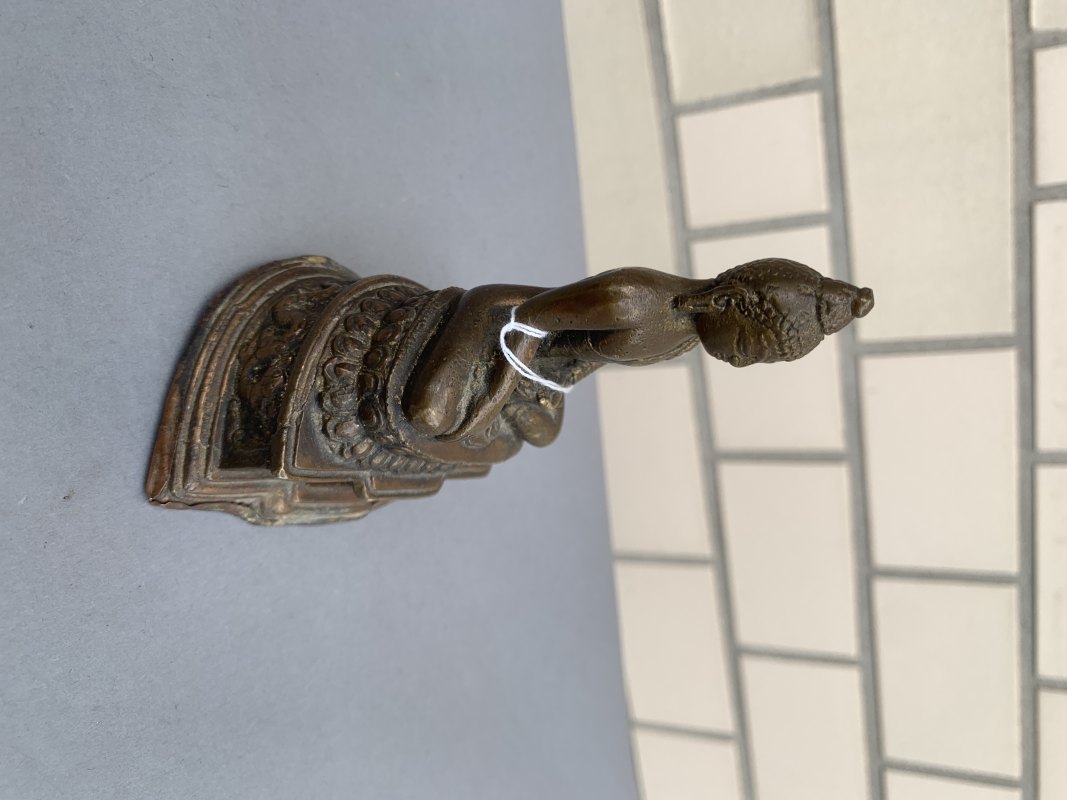 A BRONZE FIGURE OF AKSHOBHYA - 图9