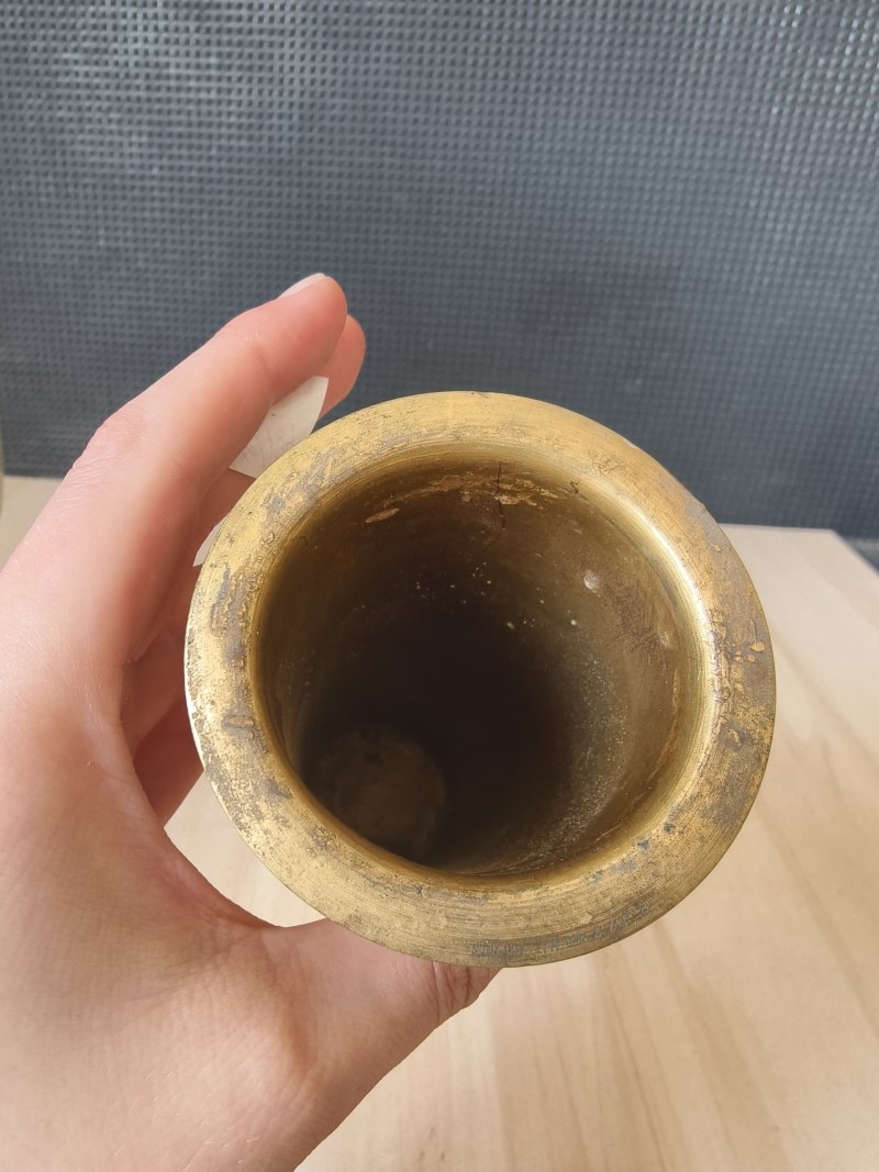 A ribbed porcelain celadon vase in a fine ormolu mount - 图10