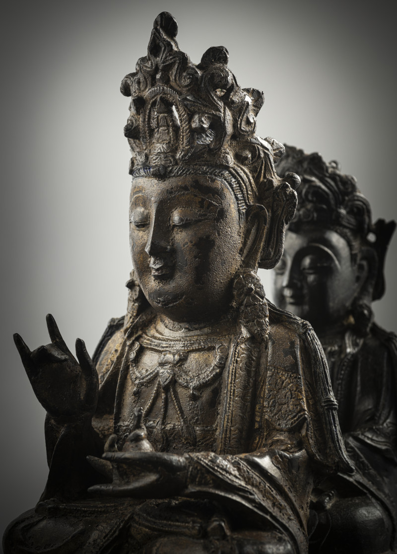 Two bronzes figures of seated Guanyin - 图4