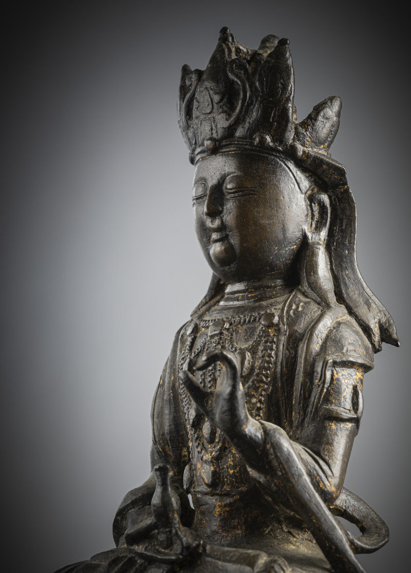 A bronze figure of Guanyin on a throne - 图5