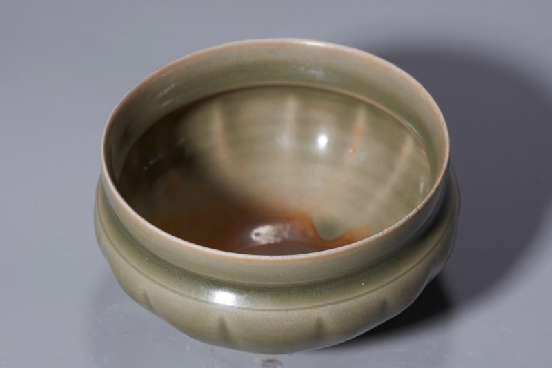 明代 青釉瓜棱钵 - 图5