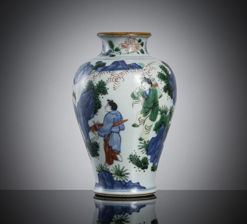 A 'wucai' porcelain vase with scholars - 图2