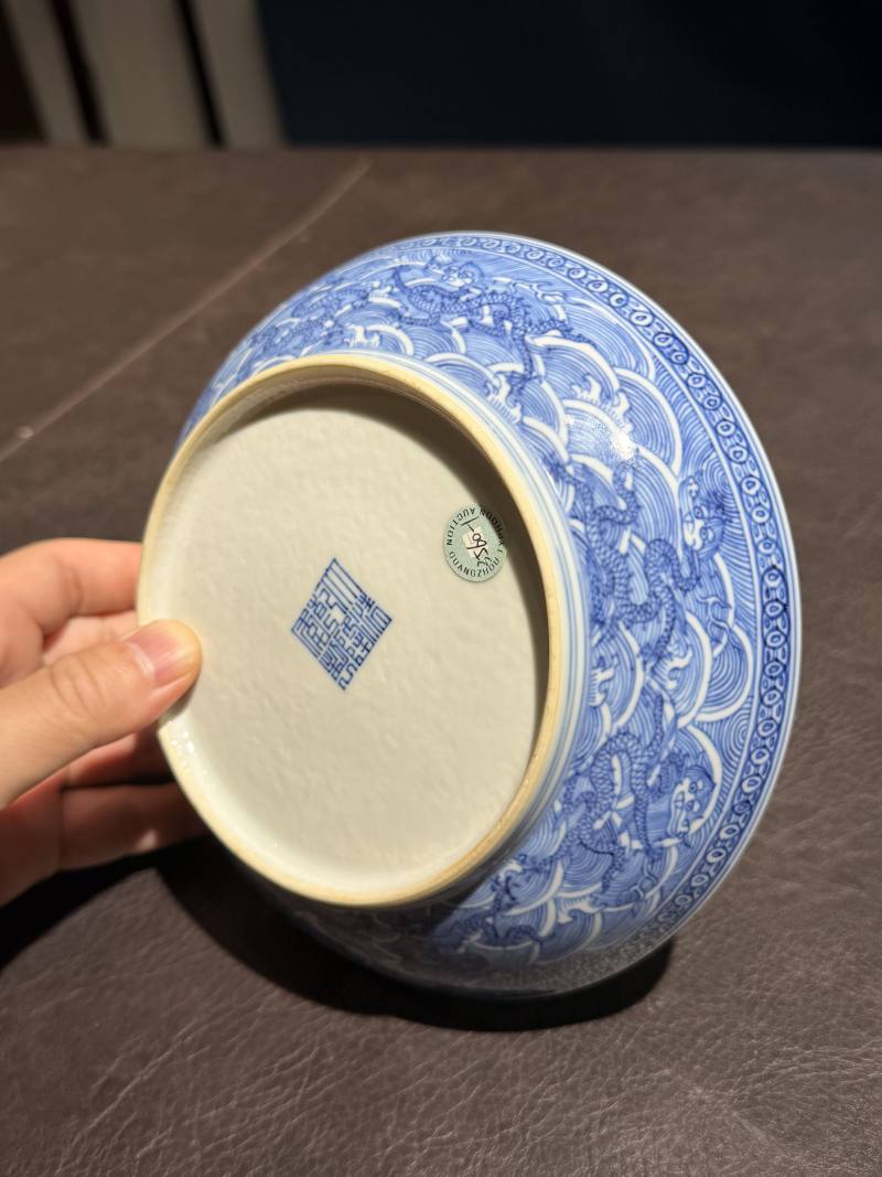 清乾隆 青花海水九龙纹盘 - 图11