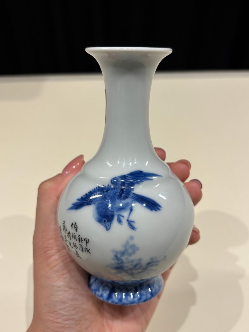 民国二十三年 王步风格青花花鸟纹瓶 - 图8