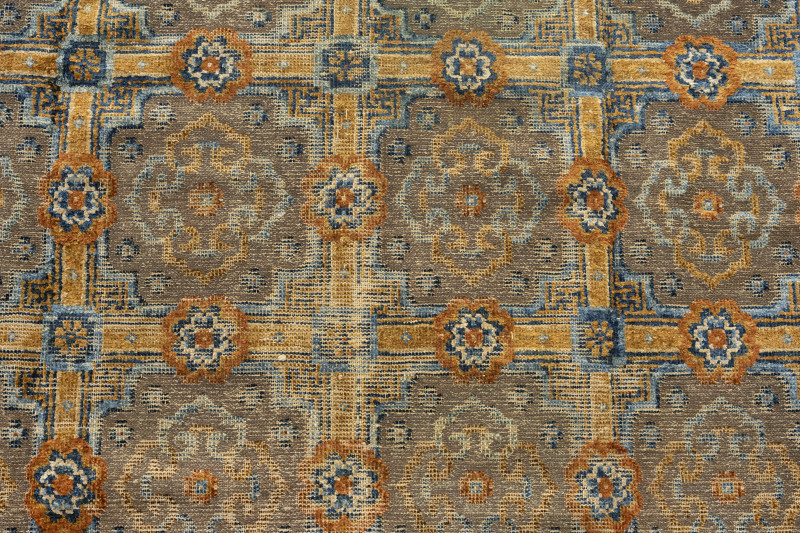 A silk carpet - 图4