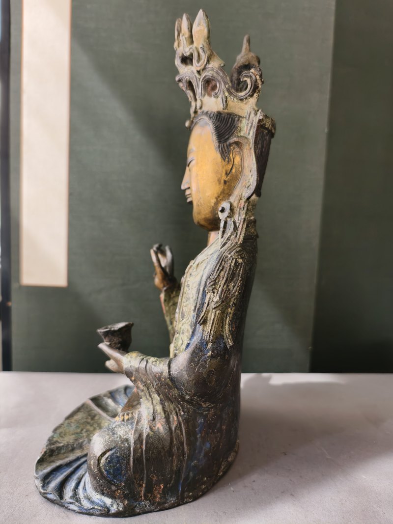 Polychrome painted and partially fire-gilt bronze of the crowned Guanyin - 图13