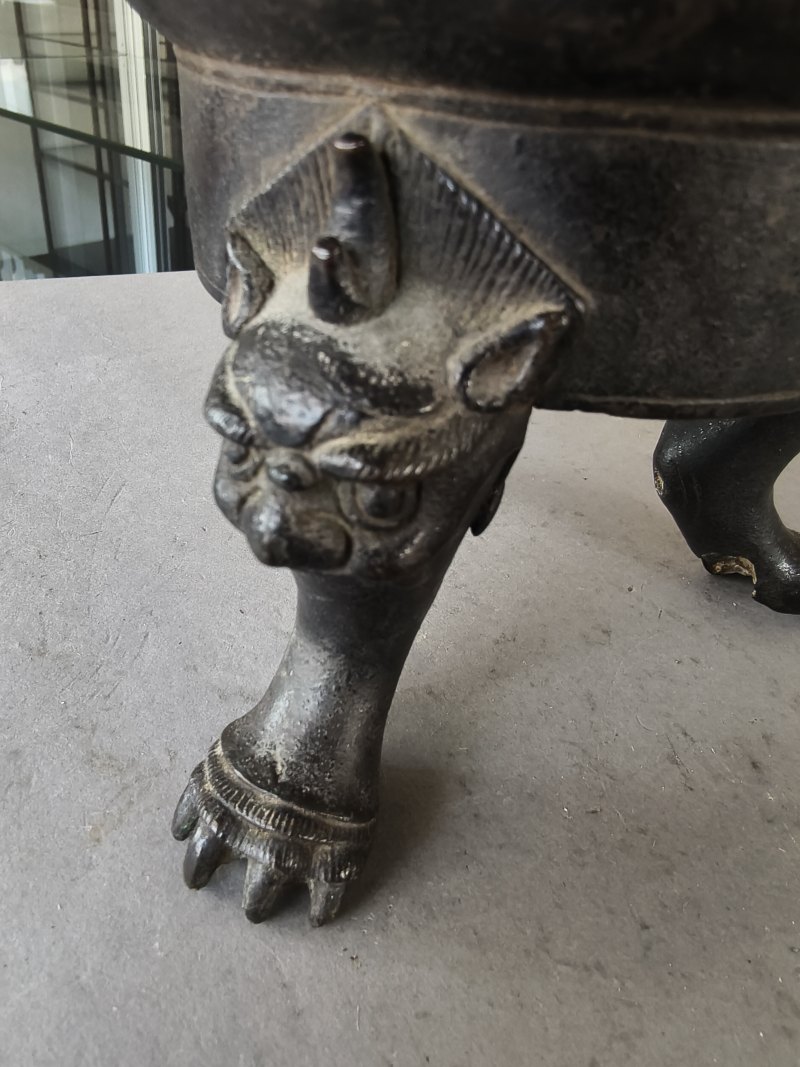 Ann unusual bronze censer on three feet with dragon handles - 图12