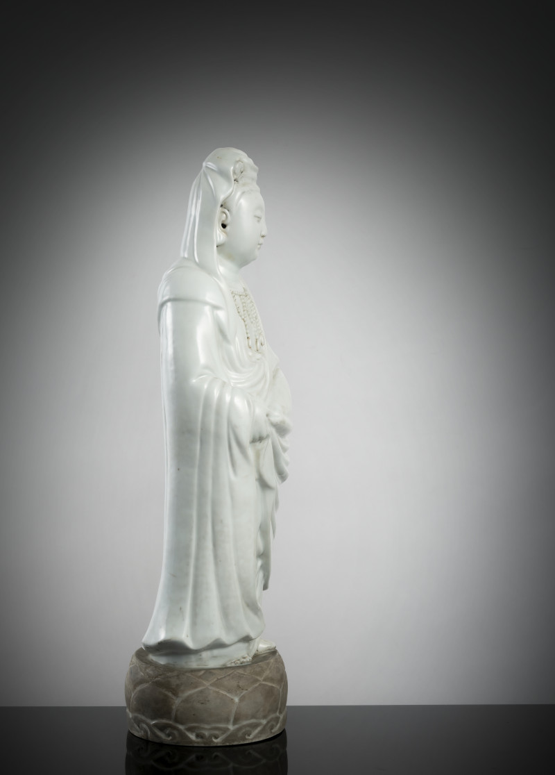 A Dehua porcelain figure of the standing Guanyin - 图4