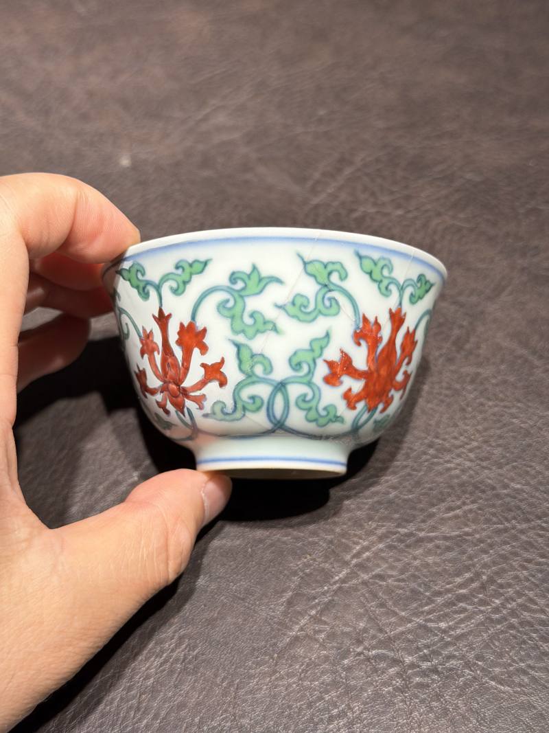 明成化 斗彩缠枝宝相花纹茶圆 - 图8