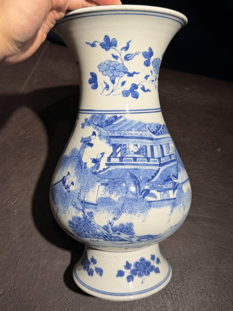 清康熙 青花庭院“杨柳荡千”图琵琶尊 - 图10