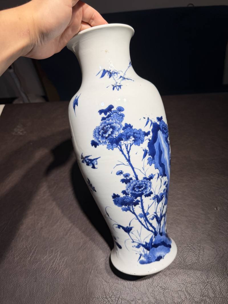 清康熙 青花山石花卉纹观音瓶 - 图9