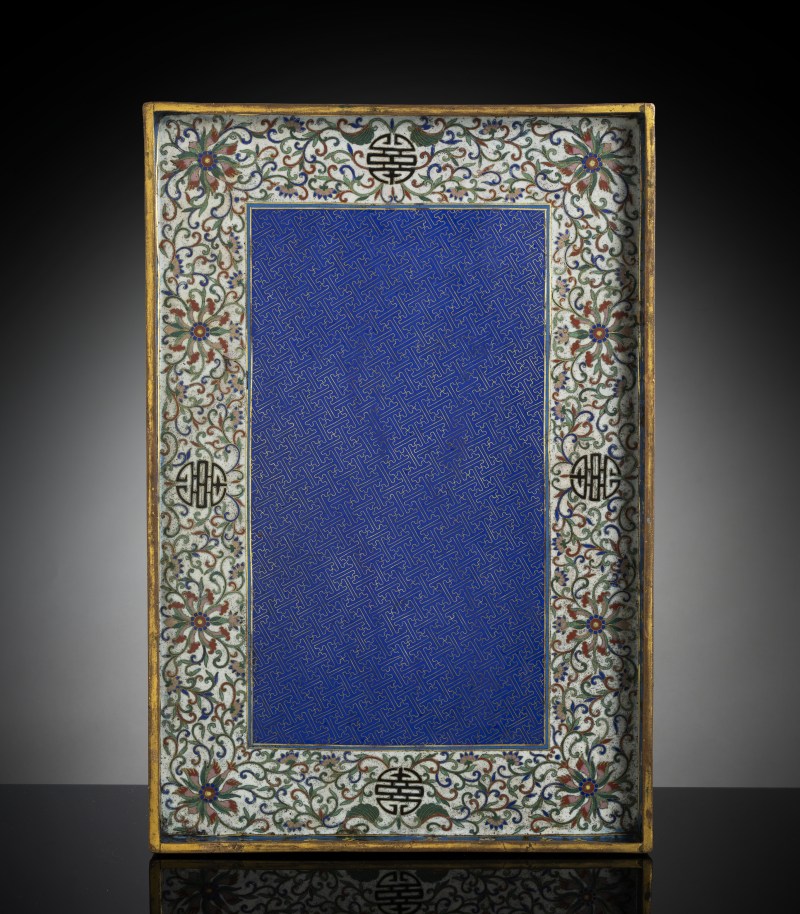 A rare rectangular cloisonné tray with lotus and shou characters - 图2