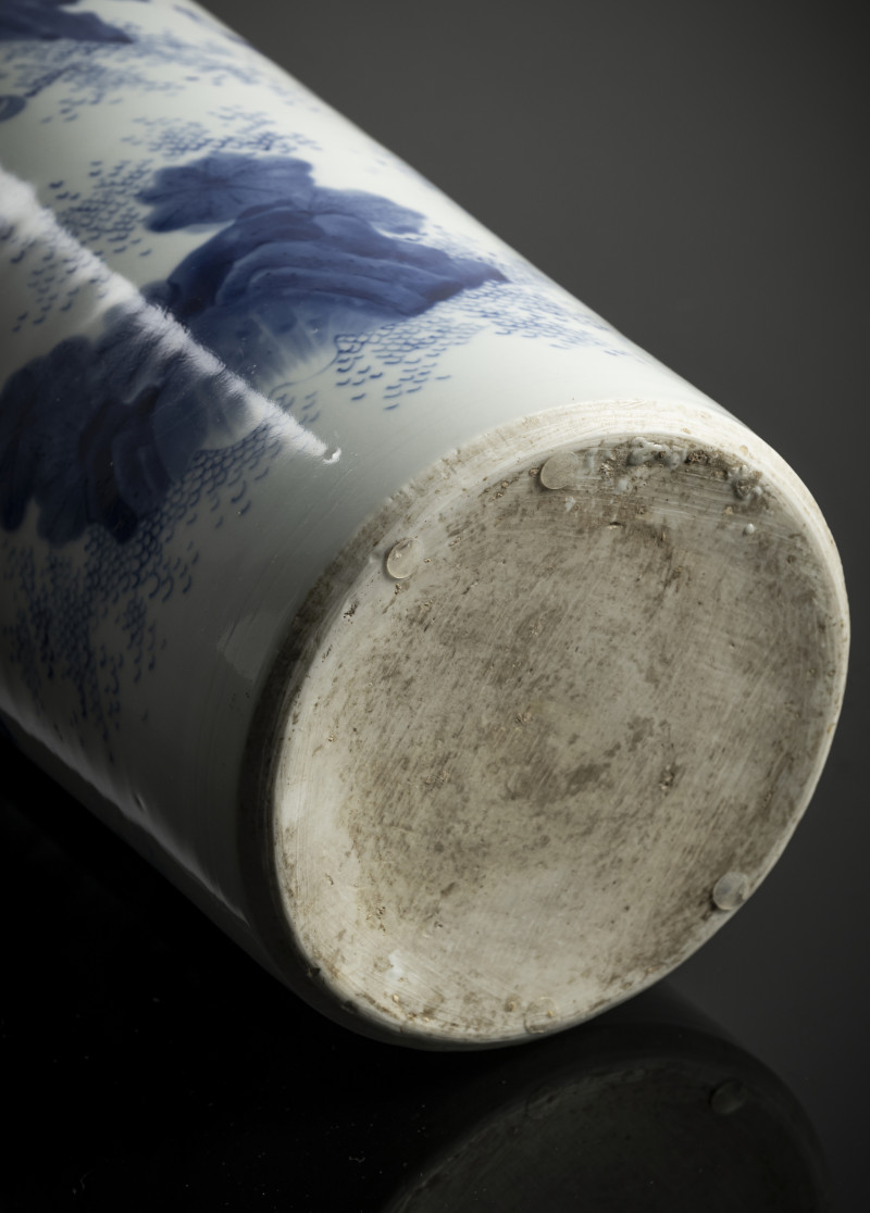 A blue and white 'warriors' sleeve vase (rolwagen) with gilt bronze mount - 图10