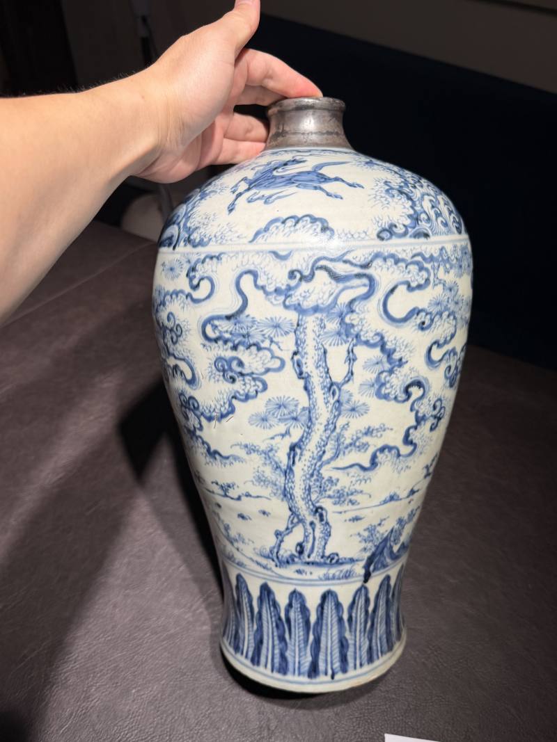 明空白期 青花携琴访友图梅瓶 - 图11