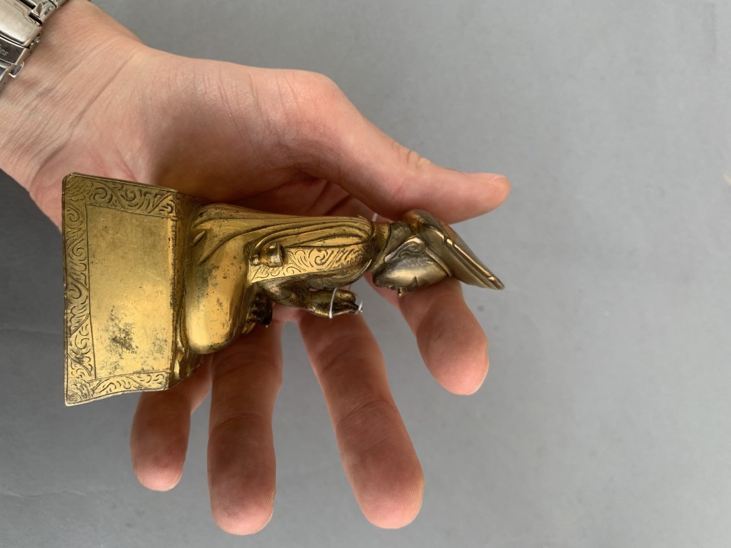 A parcel-gilt bronze figure of lama - 图9