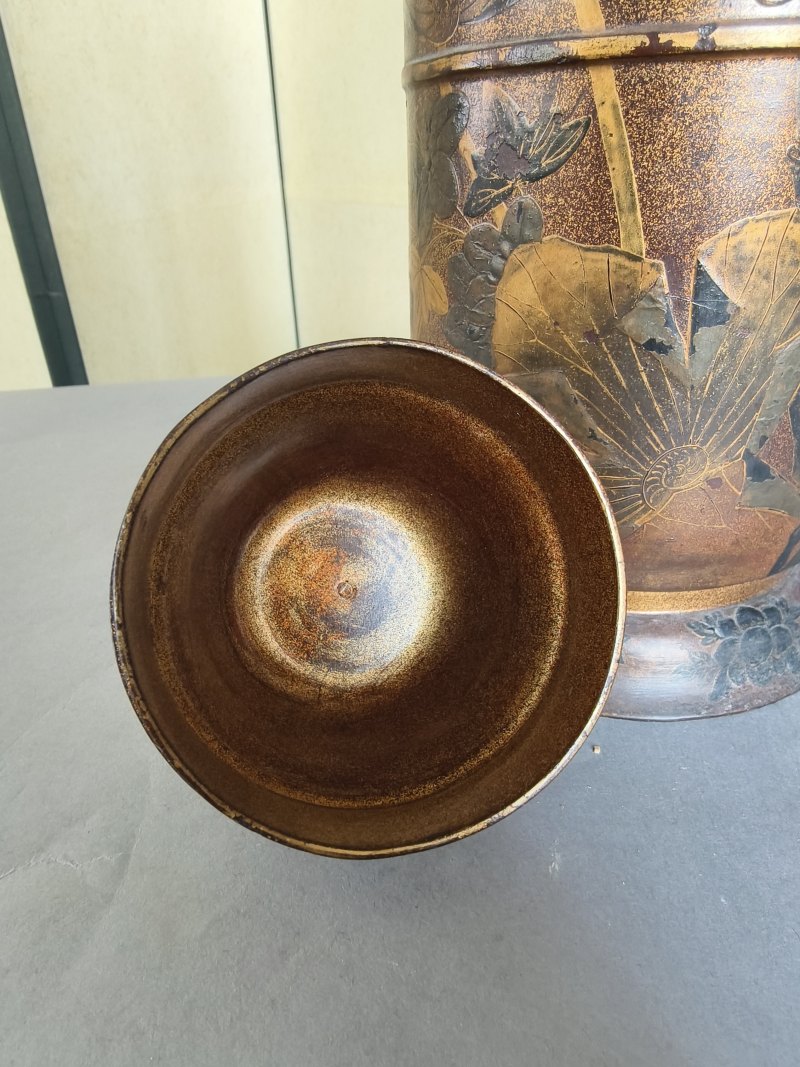 A very rare lacquer and gilt-bronze duomuhu jug with cover - 图23