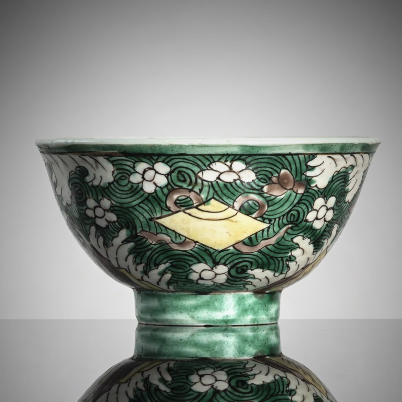 A blue and white and 'famille verte' porcelain bowl - 图2