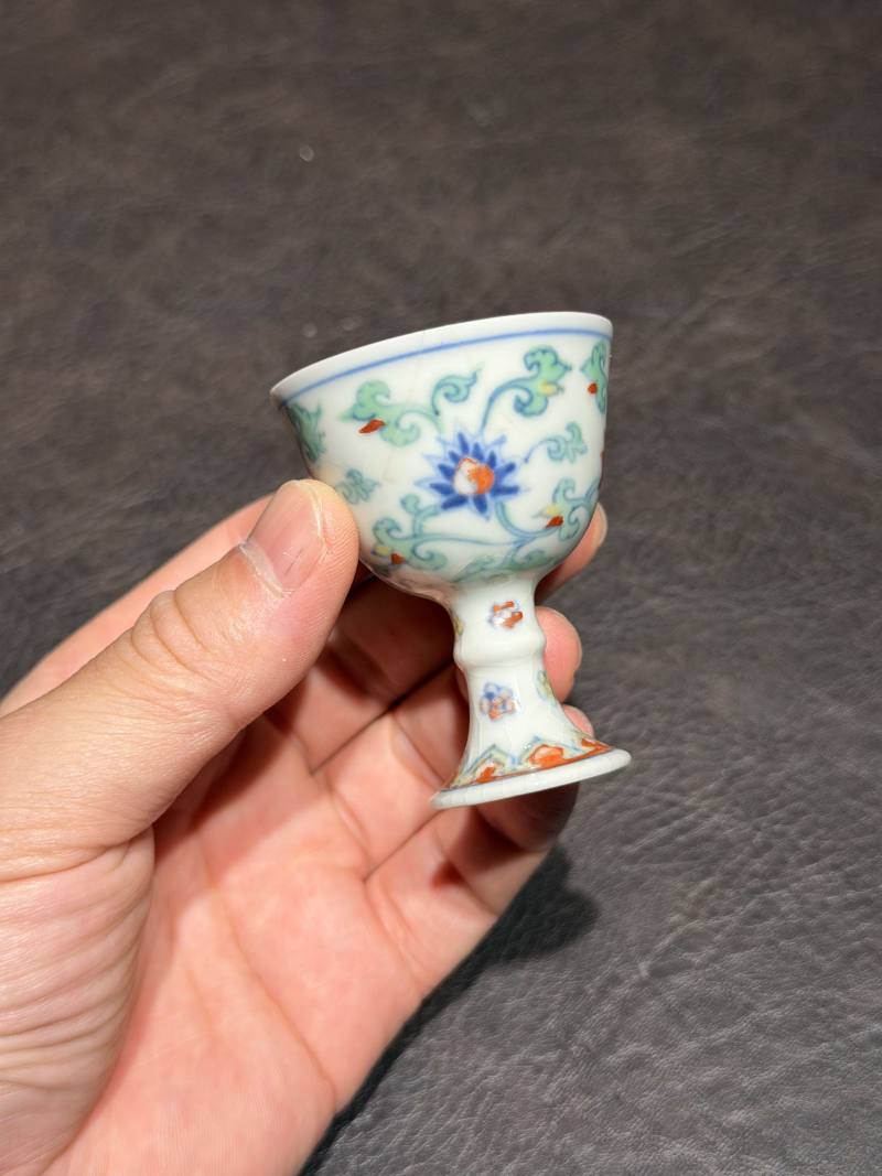 明成化 斗彩缠枝莲纹高足杯 - 图5