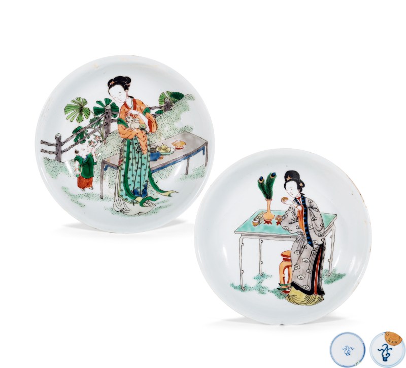 清康熙 五彩庭院仕女图盘一对 - 图2