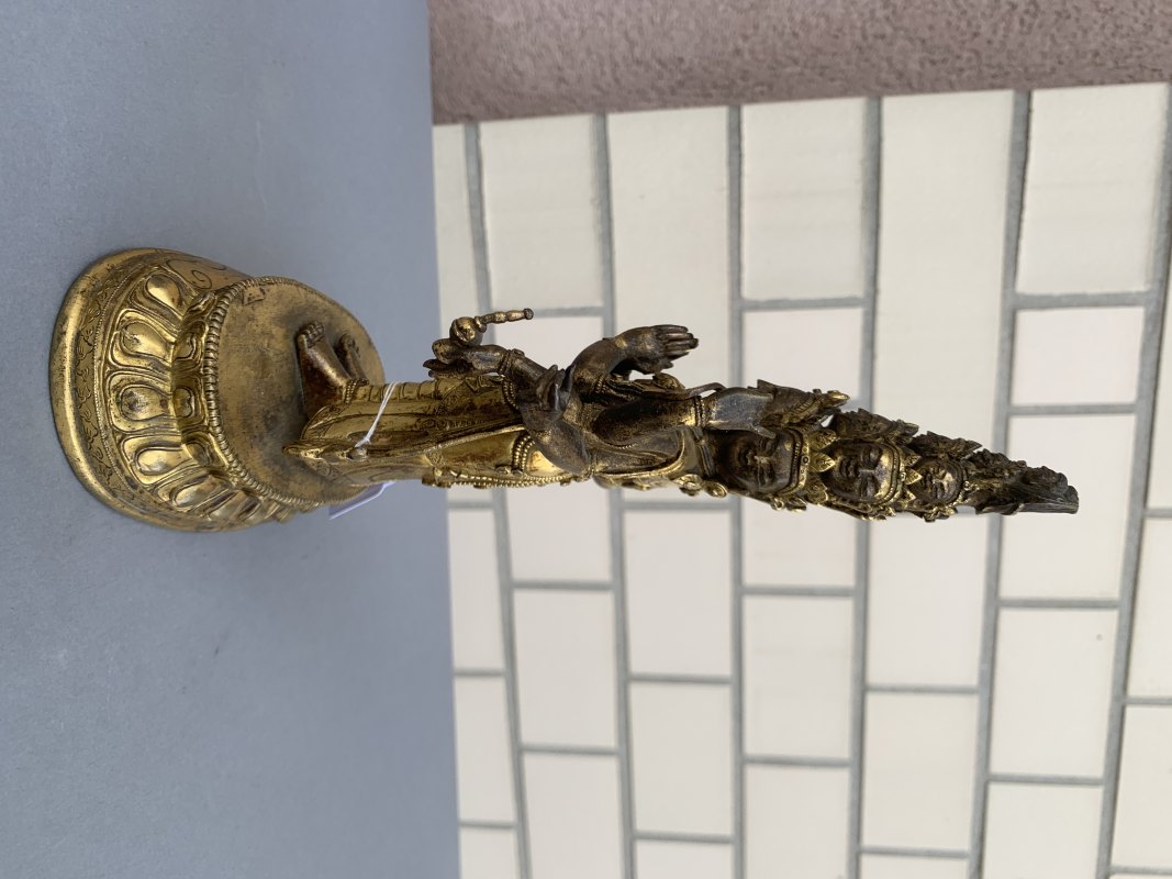 A GILT-BRONZE FIGURE OF EKADASHALOKESHVARA - 图8
