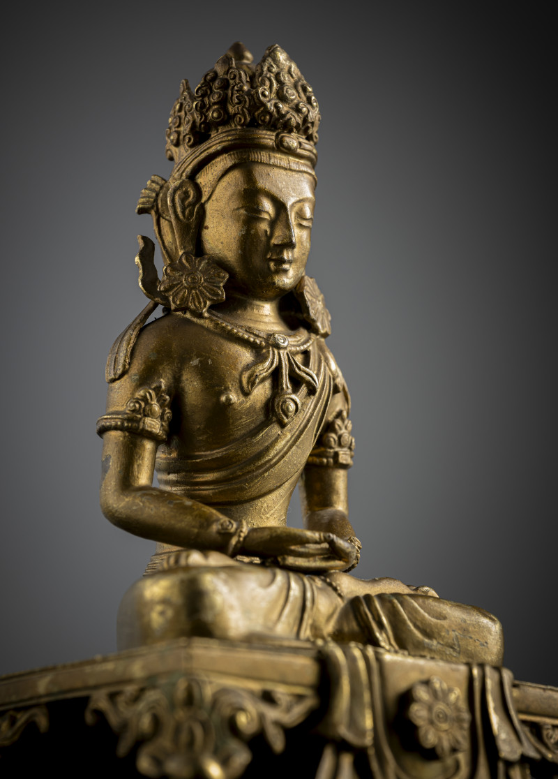 A gilt-bronze figure of Amitayus seated on a throne - 图3