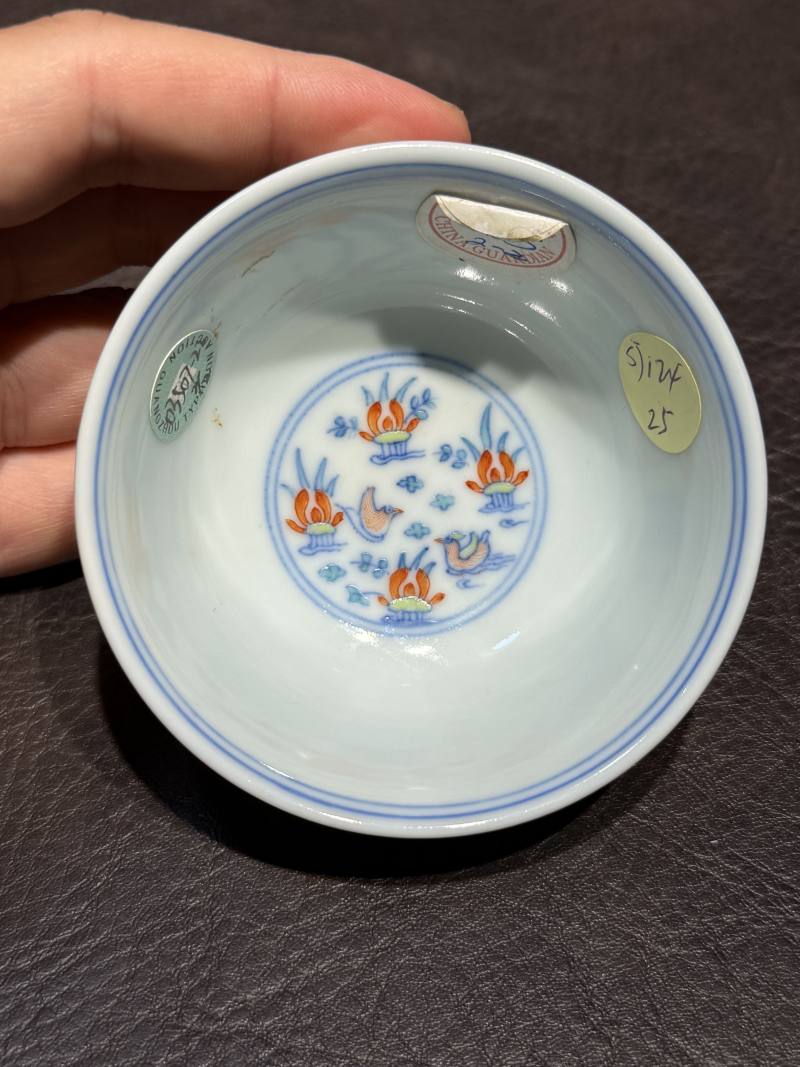 清中期 “三和堂制”款斗彩莲池鸳鸯纹茶圆一对 - 图18