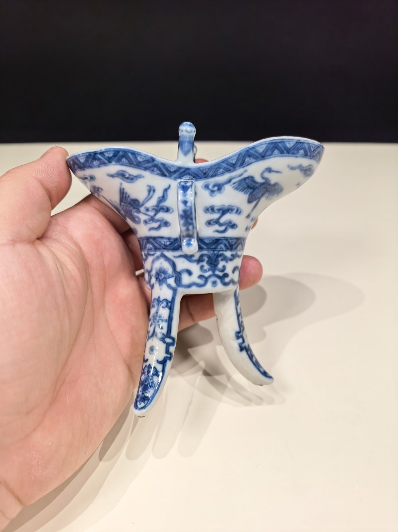 清乾隆 青花云鹤纹爵杯及江山一统爵盘一套 - 图2