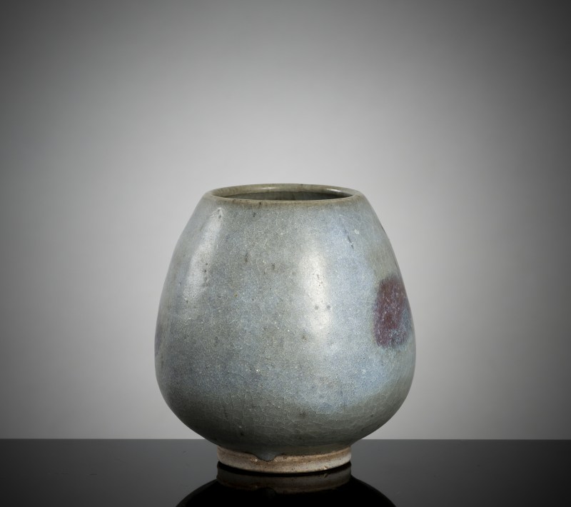 A lotus bud vase with Jun glaze and violet splashes - 图4