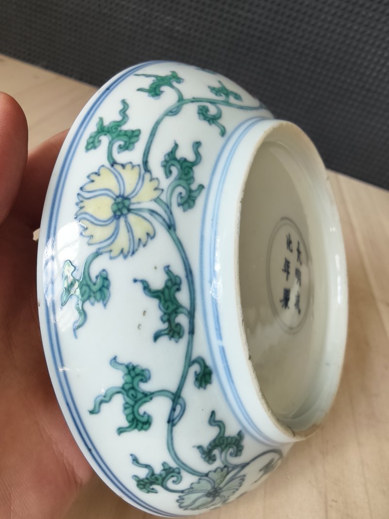 A pair of fine 'Doucai' saucers with floral decoration - 图24