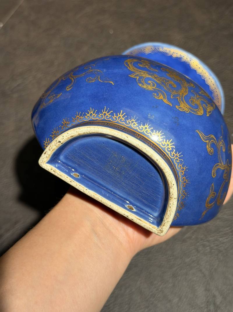 清乾隆 宝石蓝釉描金团龙纹壁瓶 - 图13