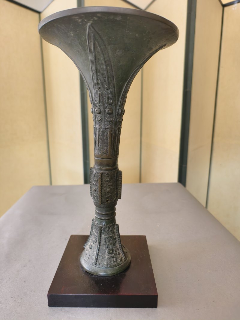 A bronze 'gu' vase with archaistic relief decoration - 图10