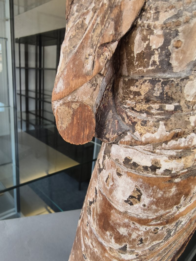 TWO WOOD FIGURES OF BODHISATTVAS - 图19